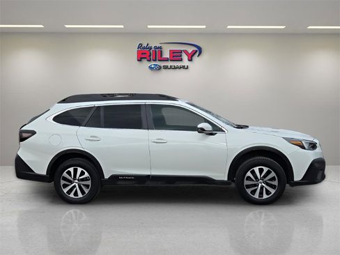 Used 2020 Subaru Outback Premium image 6