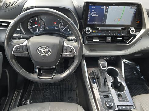 Used 2020 Toyota Highlander Platinum image 11