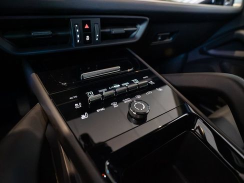 Certified 2024 Porsche Cayenne AWD/4WD image 17