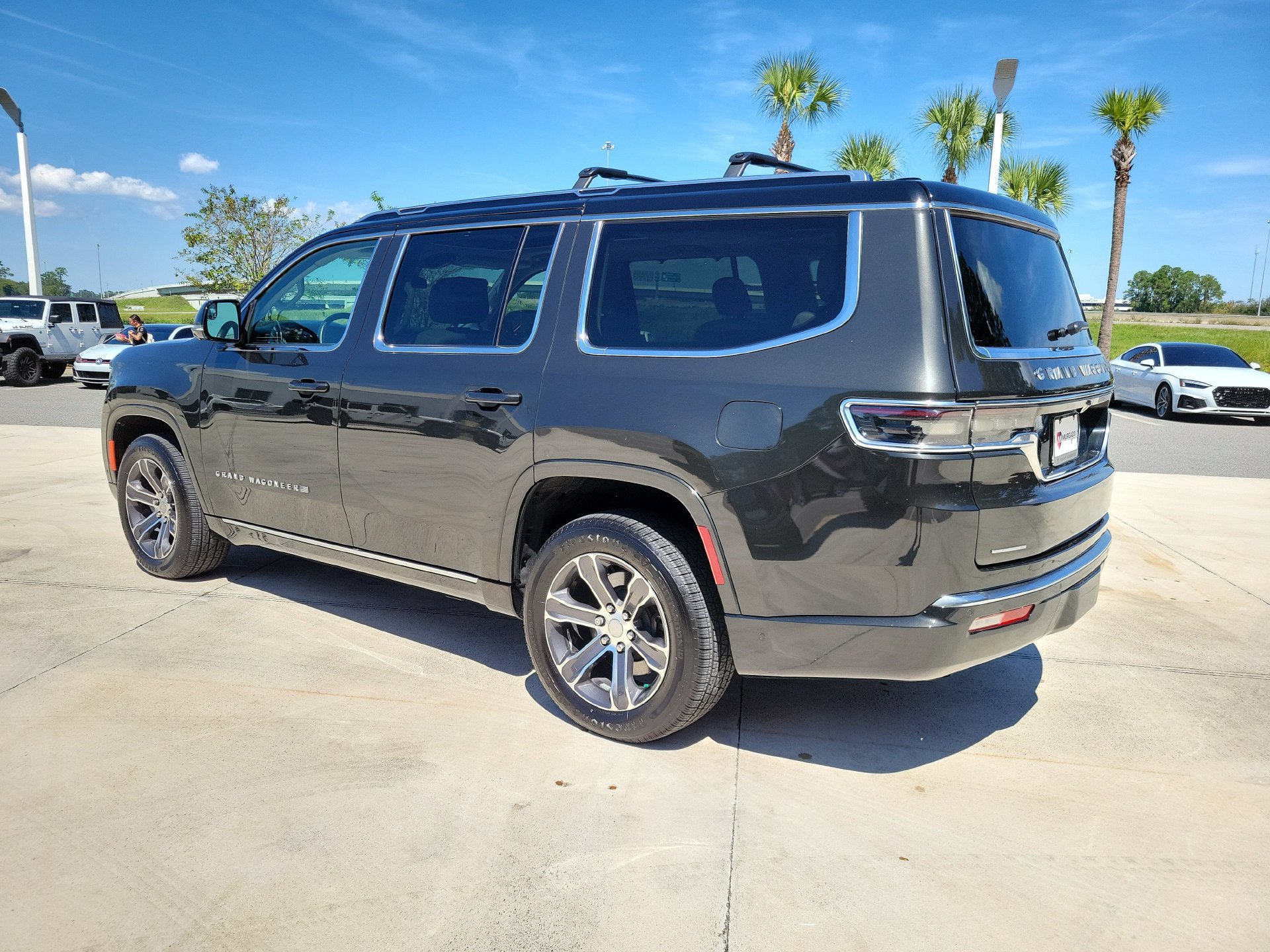 Used 2023 Jeep Grand Wagoneer 4WD image 2