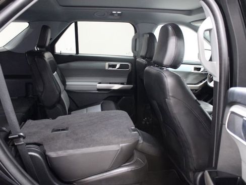 Used 2022 Ford Explorer XLT w/ Equipment Group 202A image 41
