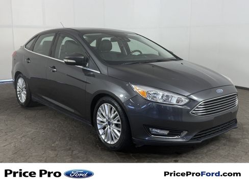 Used 2017 Ford Focus Titanium w/ Titanium Technology Package FWD image 1