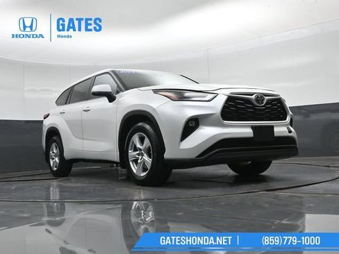 Used 2024 Toyota Highlander LE AWD/4WD image 42