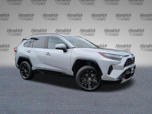 Used 2022 Toyota RAV4 SE AWD/4WD image 2