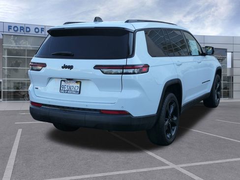 Used 2023 Jeep Grand Cherokee L Laredo image 4