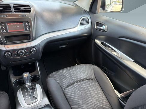 Used 2017 Dodge Journey SE FWD image 29