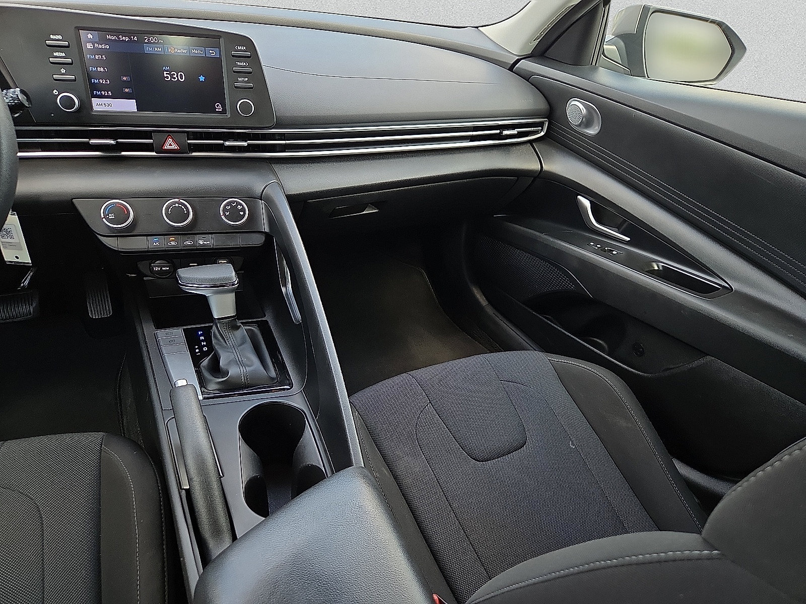 Used 2023 Hyundai Elantra SE FWD image 11