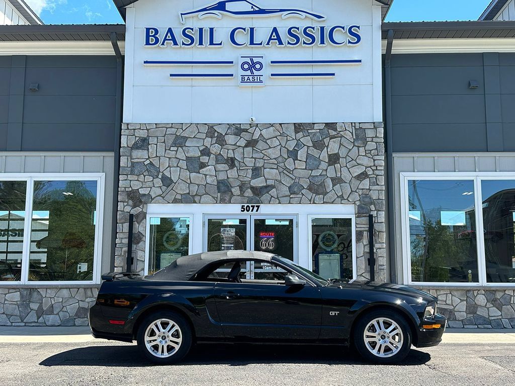 Used 2005 Ford Mustang GT RWD image 4