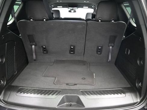 Used 2024 Chevrolet Tahoe LT RWD image 17