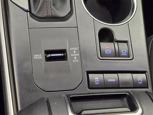Used 2022 Toyota Highlander LE image 33