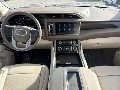 Used 2021 GMC Yukon XL Denali w/ Denali Premium Package image 29