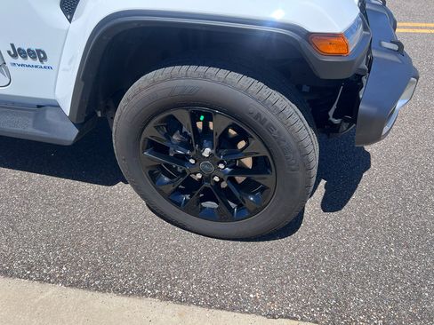 Used 2025 Jeep Wrangler Sahara image 2