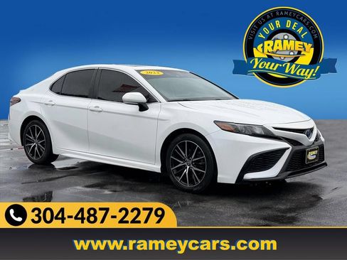 Used 2023 Toyota Camry SE w/ Audio Upgrade Package FWD image 1