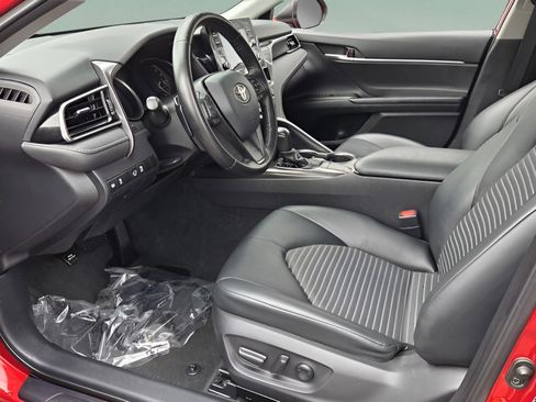 Used 2022 Toyota Camry SE image 13