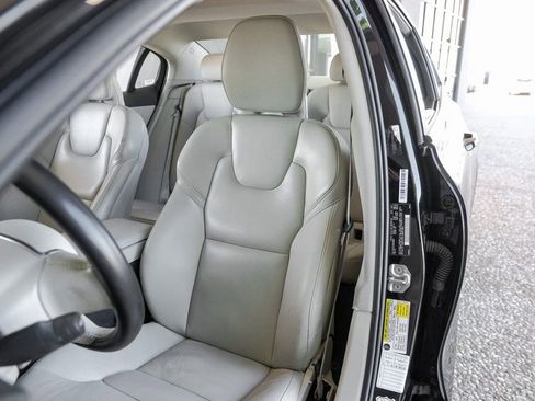 Used 2021 Volvo S60 T5 Momentum image 34