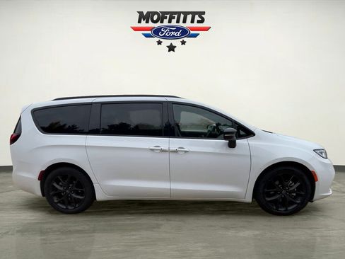 Used 2026 Chrysler Pacifica Limited w/ S Appearance Package FWD image 6