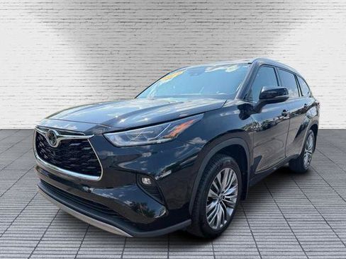 Used 2022 Toyota Highlander Platinum AWD/4WD image 2