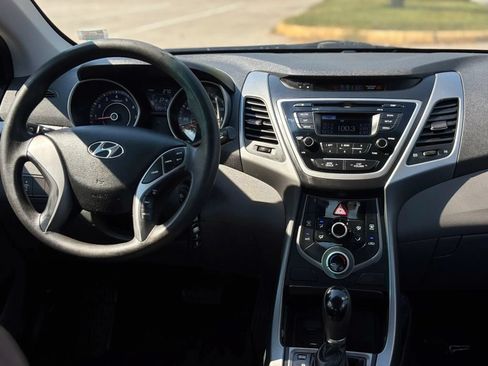 Used 2014 Hyundai Elantra SE FWD image 17