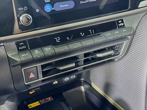 Used 2025 Toyota Camry SE image 26