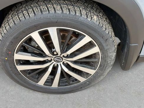 Used 2023 Nissan Pathfinder Platinum AWD/4WD image 11