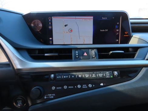 Used 2019 Lexus ES 350 w/ Premium Package image 23