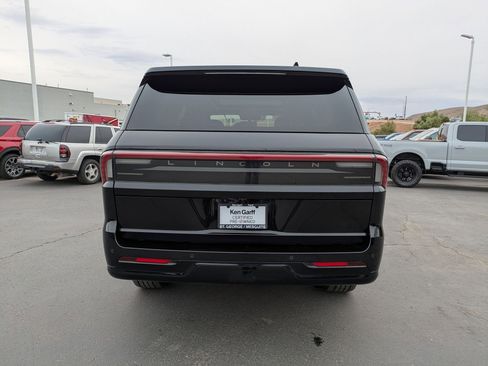 Used 2025 Lincoln Navigator Reserve AWD/4WD image 5
