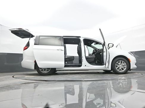 New 2026 Chrysler Voyager LX image 67