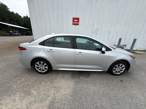 Used 2022 Toyota Corolla LE FWD image 9