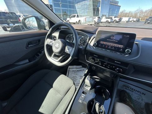 Used 2023 Nissan Rogue S image 11