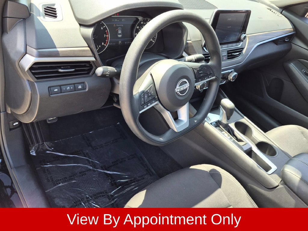 Used 2025 Nissan Altima 2.5 SV FWD image 15