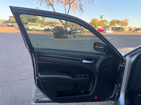 Used 2014 Chrysler 300 S w/ Luxury Group image 22