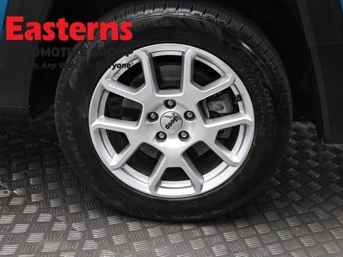 Used 2022 Jeep Renegade Latitude w/ Convenience Group AWD/4WD image 32