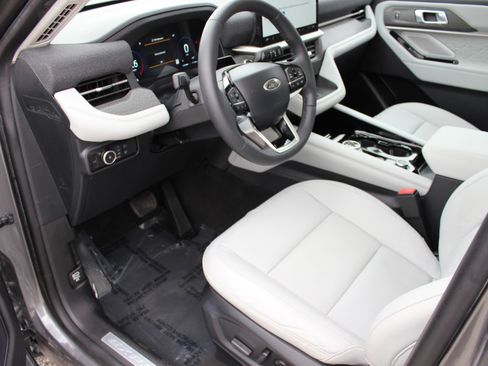 Used 2025 Ford Explorer Platinum w/ LUX Leather Package image 16