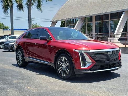 Certified 2025 Cadillac Lyriq Luxury w/ LPO, Floor Liner Package RWD image 31