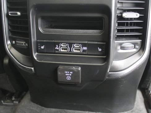 Used 2019 RAM 1500 Laramie AWD/4WD image 22