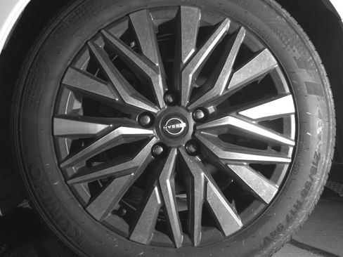 Used 2025 Nissan Altima 2.5 SV FWD image 11