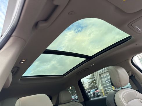 Used 2024 Lincoln Nautilus Premier w/ Equipment Group 102A image 7