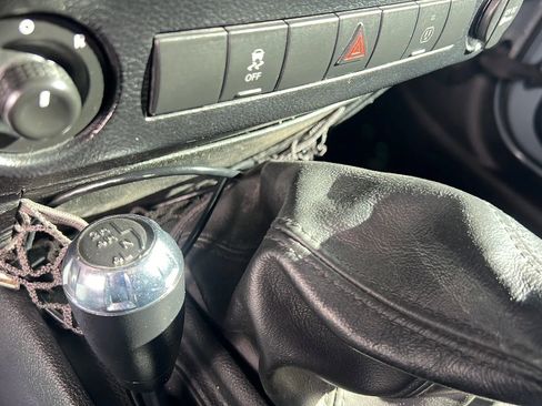 Used 2015 Jeep Wrangler Unlimited Rubicon w/ Connectivity Group image 27