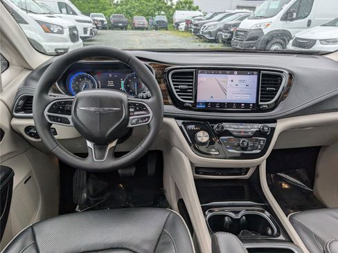 Used 2023 Chrysler Pacifica Limited w/ Uconnect Theater Family Group AWD/4WD image 21