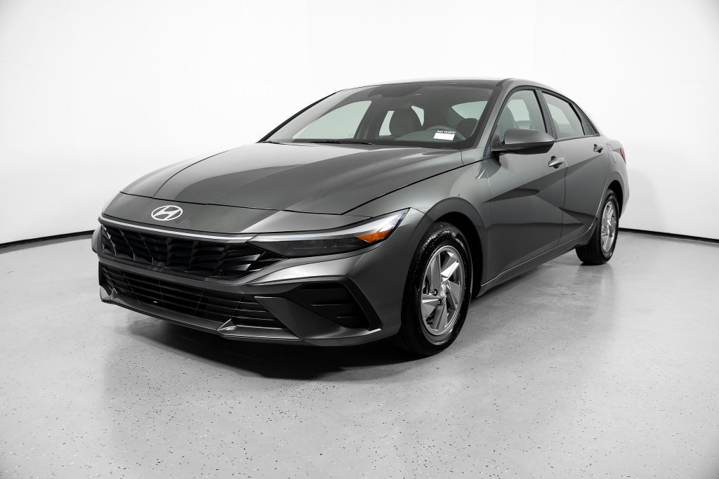 Certified 2026 Hyundai Elantra SE FWD image 16