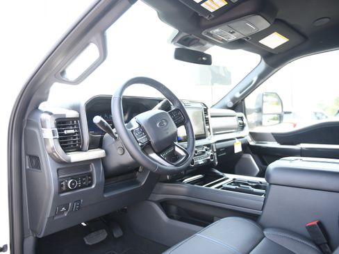 New 2026 Ford F250 Platinum AWD/4WD image 15
