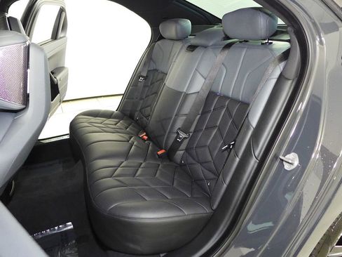 Used 2023 BMW 740i w/ Parking Assistance Package image 21