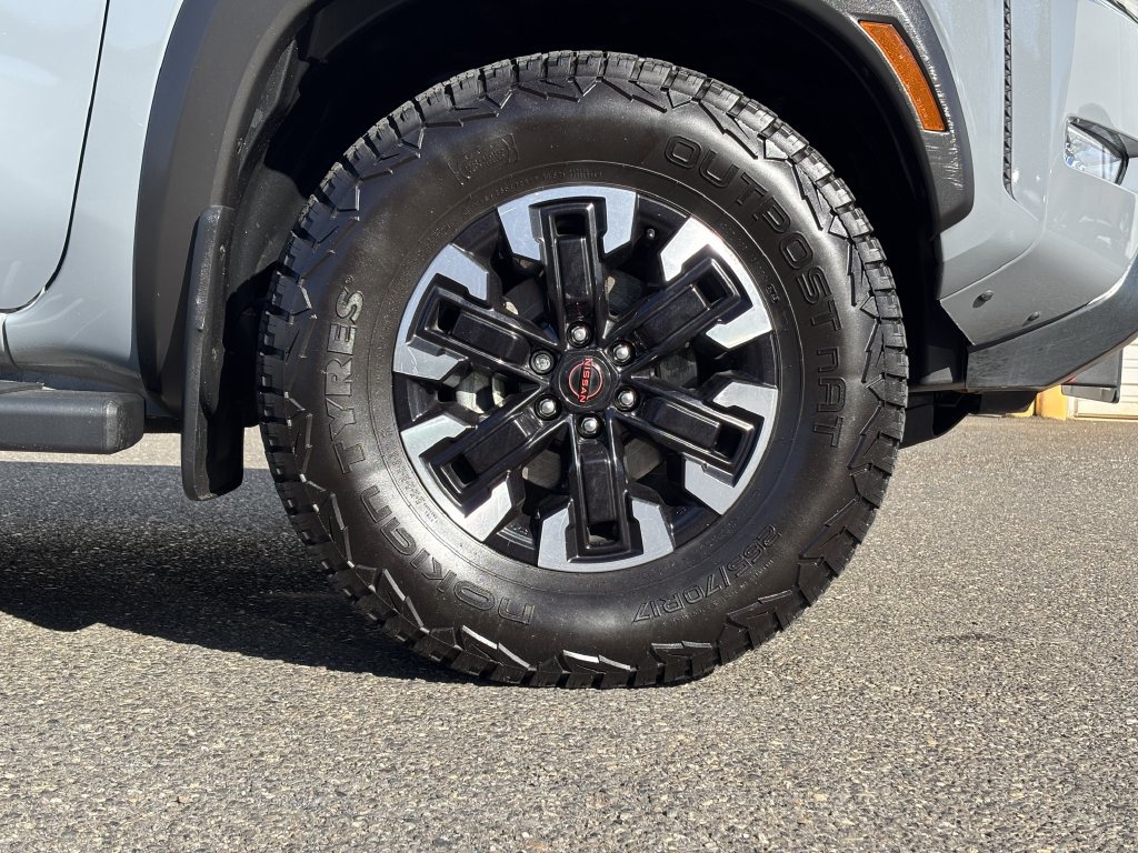 Used 2022 Nissan Frontier PRO-4X AWD/4WD image 9