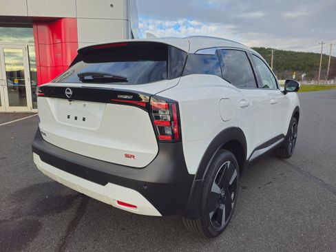 New 2025 Nissan Kicks SR image 5