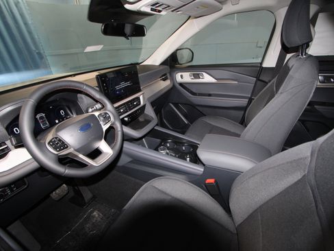 New 2026 Ford Explorer Active image 2