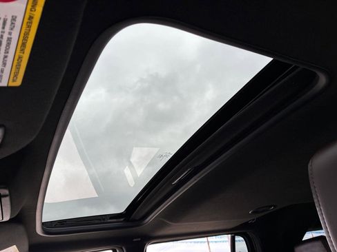 Used 2017 Ford Expedition EL Platinum image 13