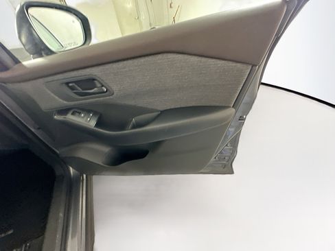 Used 2023 Nissan Rogue S image 30