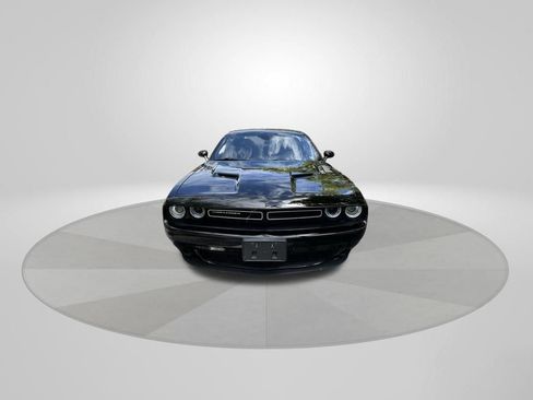 Used 2023 Dodge Challenger SXT image 2