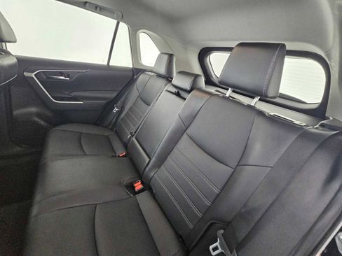 Used 2022 Toyota RAV4 XLE Premium image 34