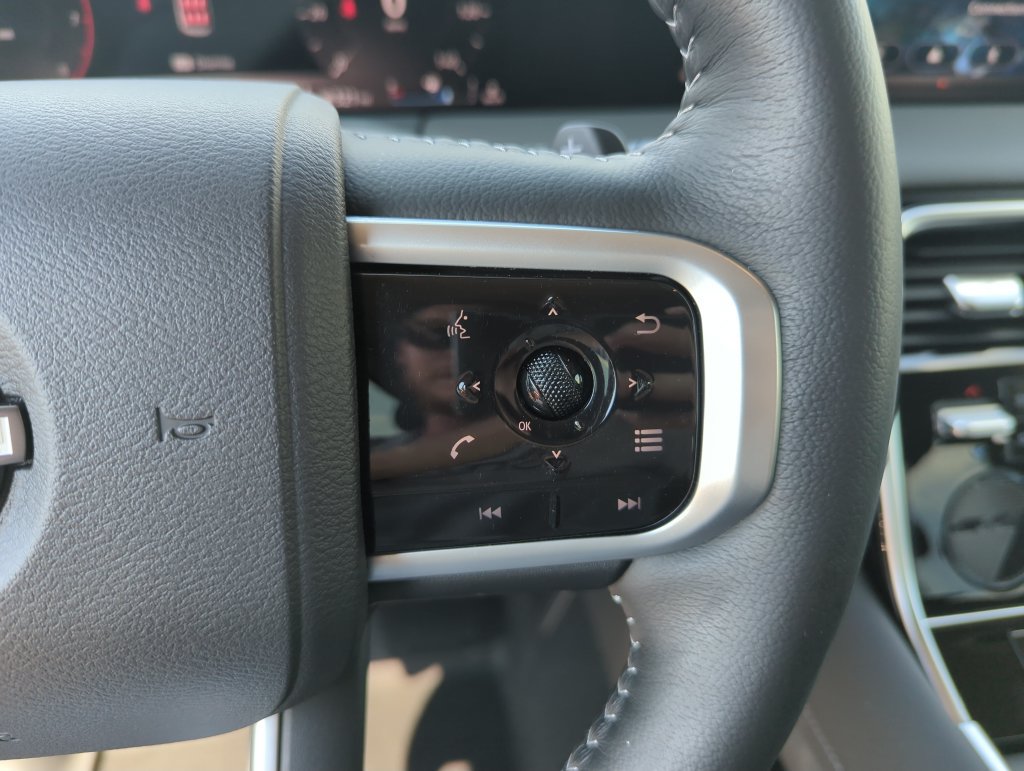 Used 2025 Nissan Armada SV AWD/4WD image 23